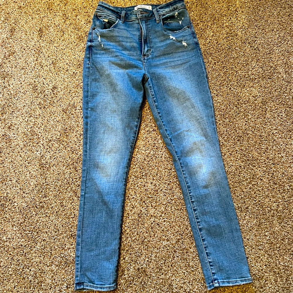 Size 26 regular Abercrombie & Fitch super skinny ankle high rise jeans.